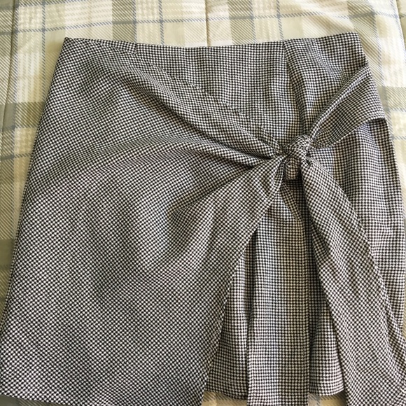 LF • Gingham Wrap Skirt - Picture 4 of 4